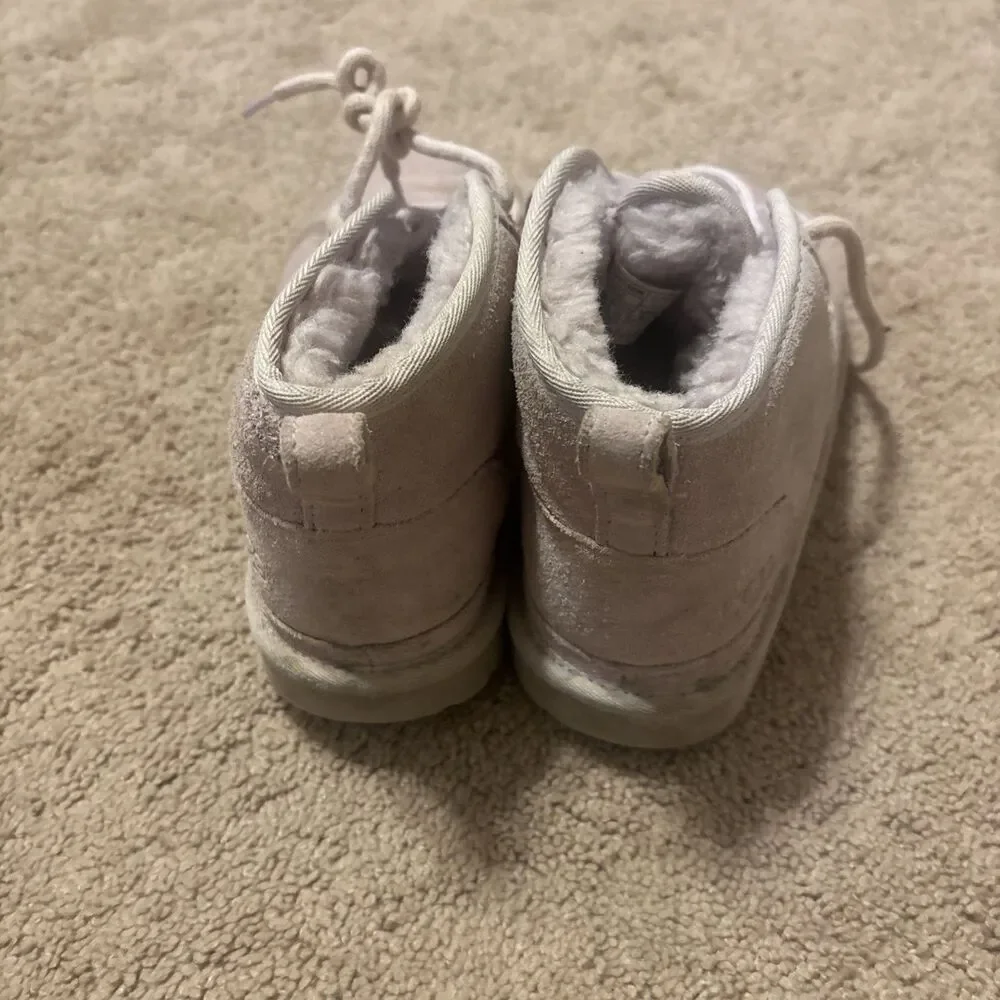 UGG youth neumel